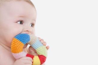 11个月宝宝可考虑断奶：十一个月宝宝发育标准指标和早教