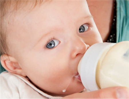 新生儿喝贝拉米奶粉要喝多少水?