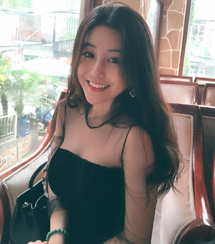 越南16岁美女高中生Vo Ngoc Tran走红​​​​