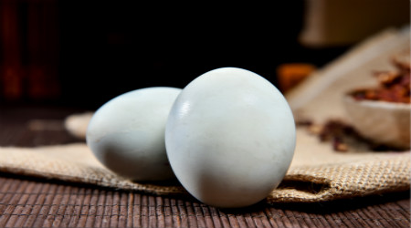 怀孕8个多月吃鹅蛋有用吗 一天吃几个比较合适?早知早受益