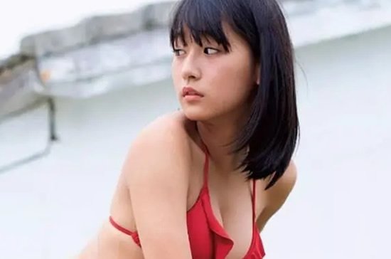 浅川梨奈性感照