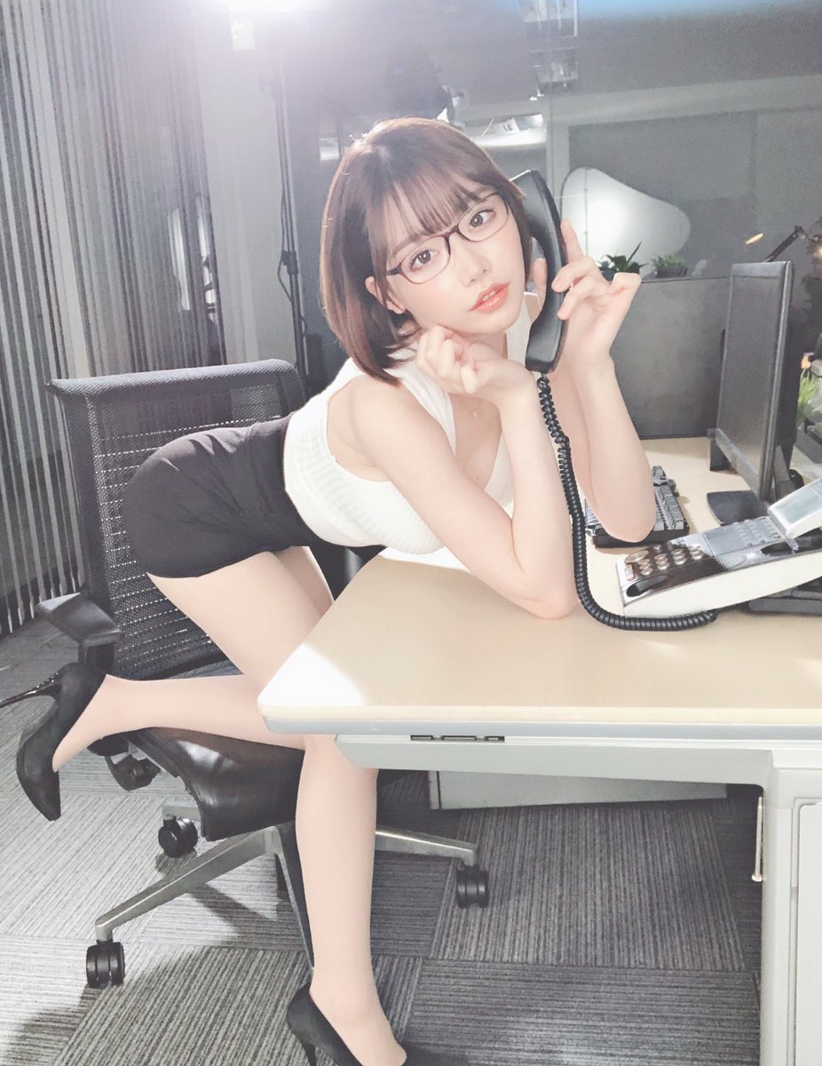 深田咏美（深田えいみ）多种风格写真美图集：ol、护士服、旗袍内衣、眼镜娘 美女图片 妈妈宝宝网