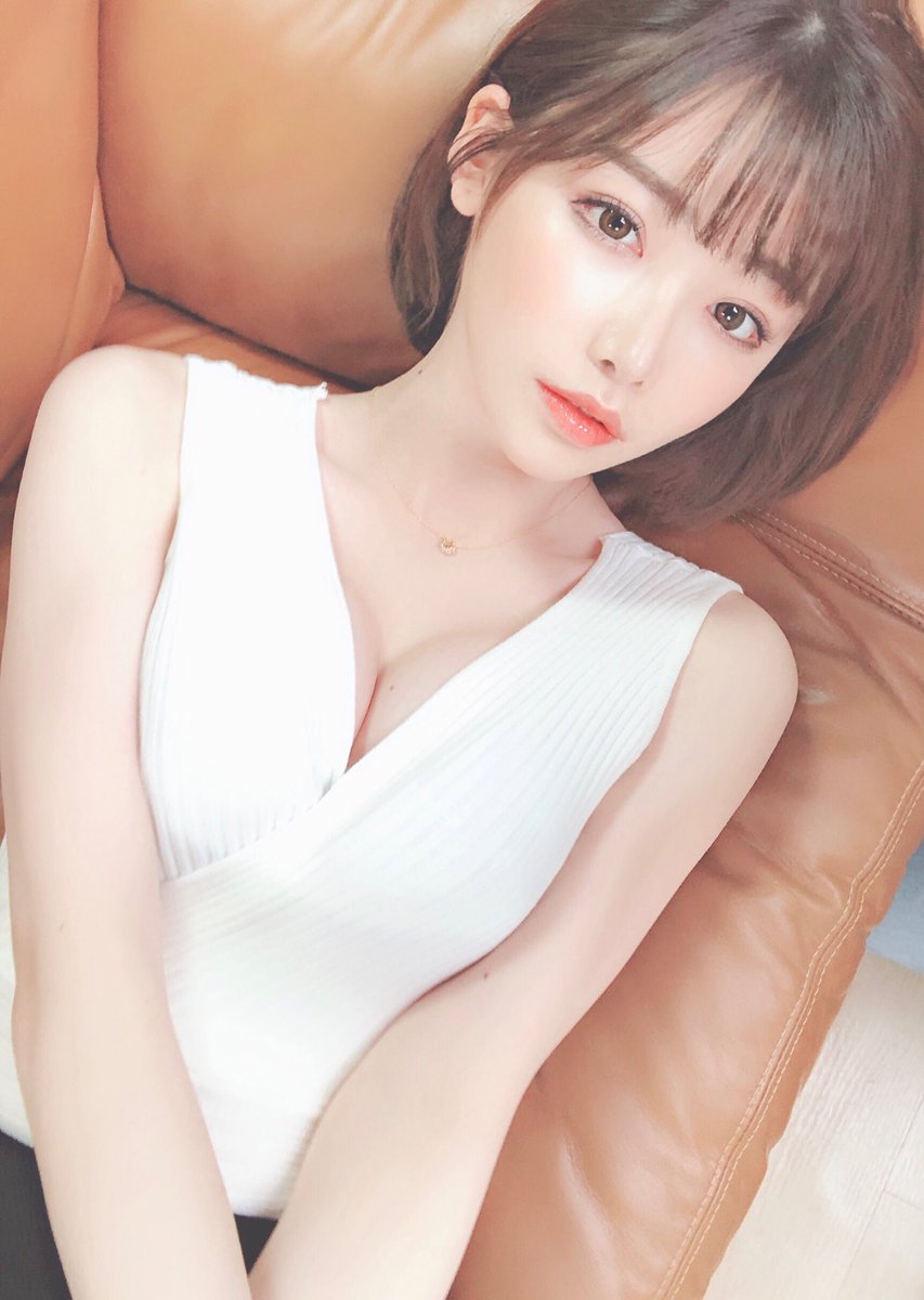 深田咏美（深田えいみ）多种作风 写真美图集：OL、护士服、旗袍内衣、眼镜娘等