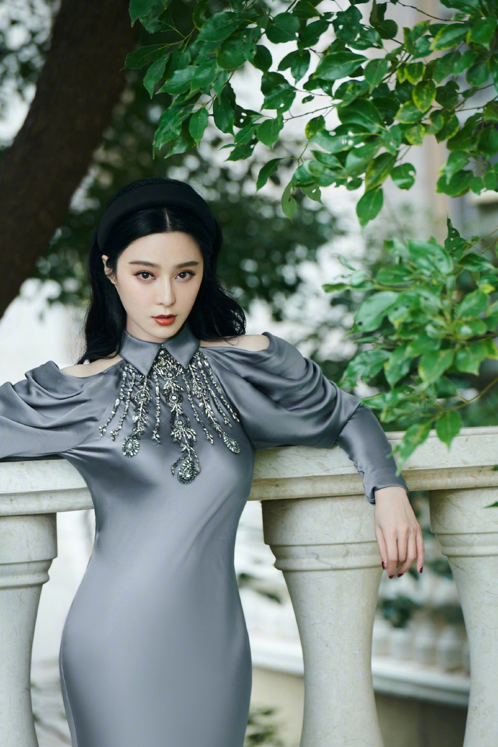 范冰冰穿全球首发定制裙，3D立体设计独具匠心，气场确实强大