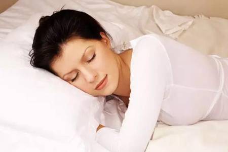 睡觉流口水是怎么回事？治疗睡觉流口水的偏方