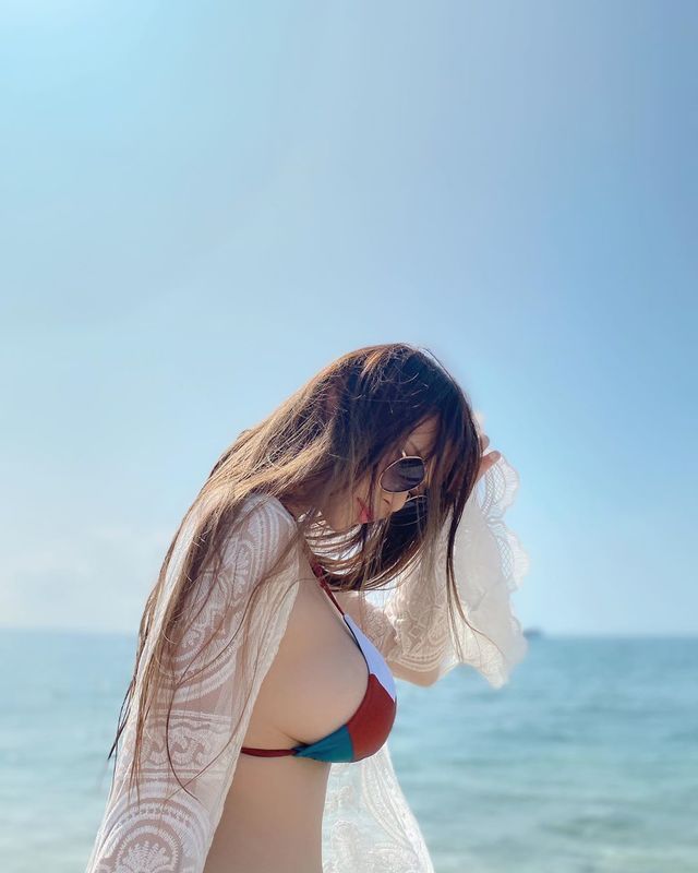 [IG美女]夏天就要靠她！「Summer 谢桑墨」正妹性感豪爽 连逛卖场都不克不及 好好专心