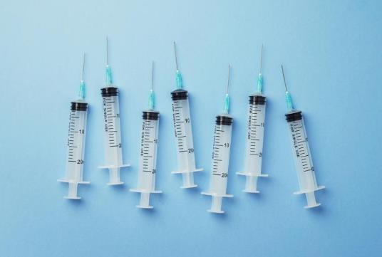 打完新冠疫苗后多久可以洗澡？打新冠疫苗前吃了感冒药有影响吗？