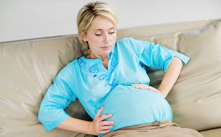 产妇宫缩时,肚子里的宝宝有什么反应？又萌又让人感动