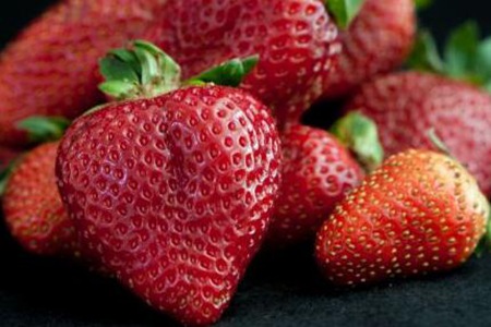 孕妇可以吃草莓吗？如何正确清洗草莓避免农药过多