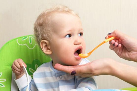 六个月的宝宝吃什么辅食？这四个食物补铁补锌促进发育
