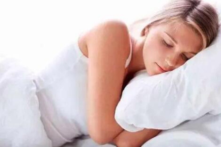 睡觉流口水是怎么回事口水还很臭？这5个诱因要重视注意